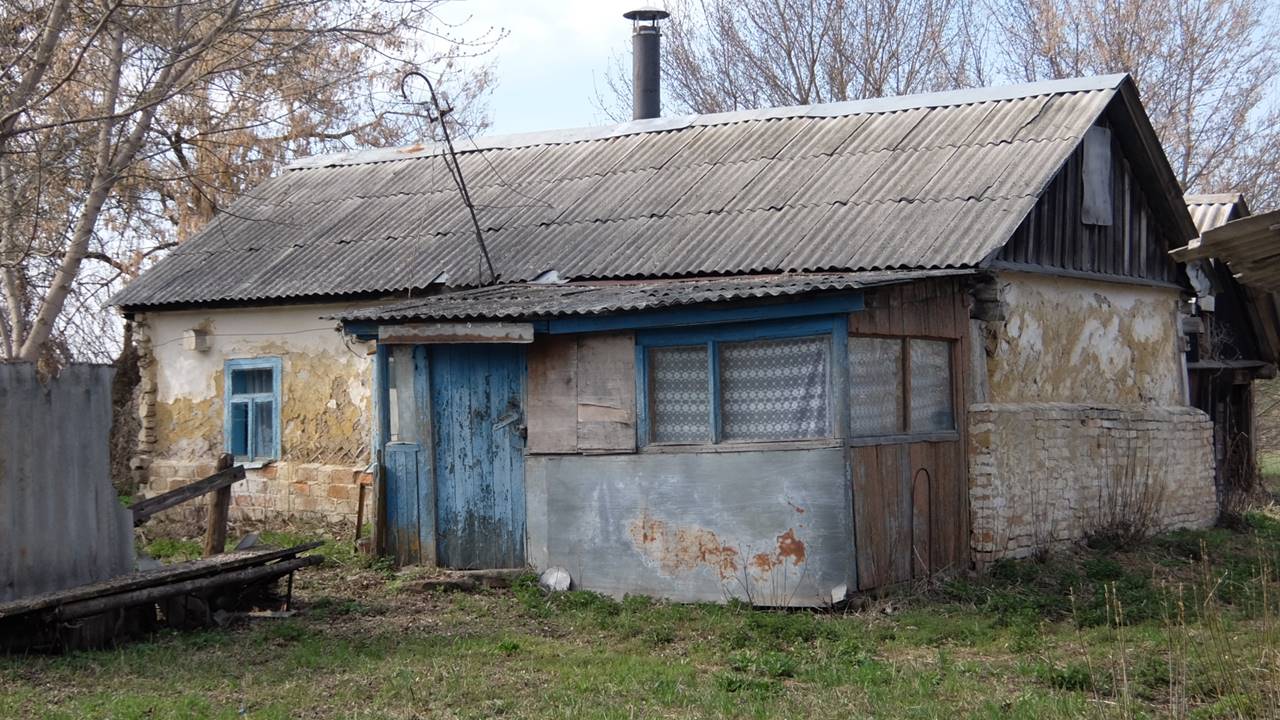 Дом в д. Успено-Раевка Касторенского района Курской области, где родился В.С. Оськин